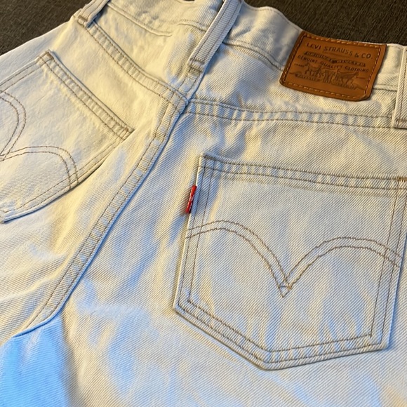 Levi’s Jean Shorts - Picture 3 of 4